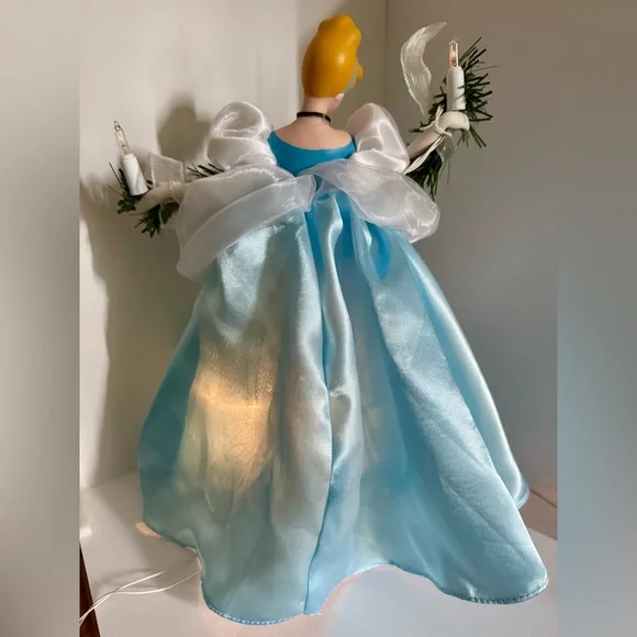 Walt Disney’s Cinderella Light Up Christmas Tree Topper 🎄 - Picture 3 of 12